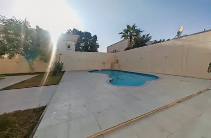 Villa - 5 Bedrooms - 6 Bathrooms for rent in Jumeirah 1 - Jumeirah - Dubai