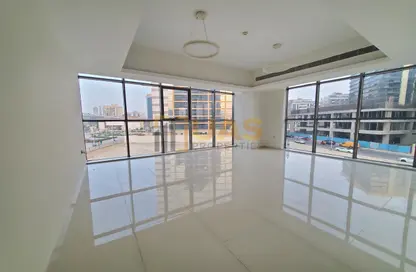 شقة - 2 غرف نوم - 3 حمامات للايجار في برج زيزي - البرشاء 1 - البرشاء - دبي