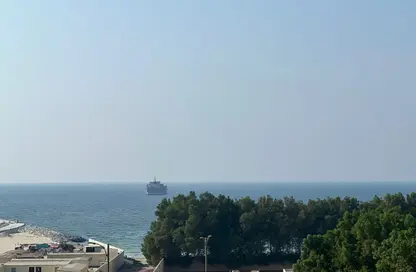 شقة - 2 غرف نوم - 2 حمامات للايجار في مساكن كورنيش عجمان - طريق كورنيش عجمان - عجمان