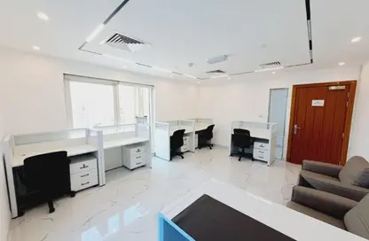 Business Centre - Studio - 4 Bathrooms for rent in Al Nasr Plaza - Oud Metha - Bur Dubai - Dubai