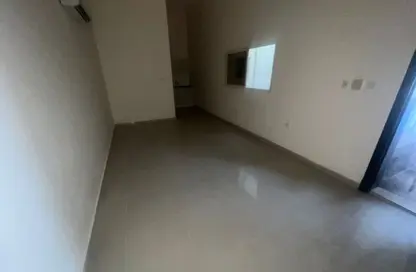 شقة - 1 حمام للايجار في عمارة عزير - 3  الروضة - الروضة - عجمان