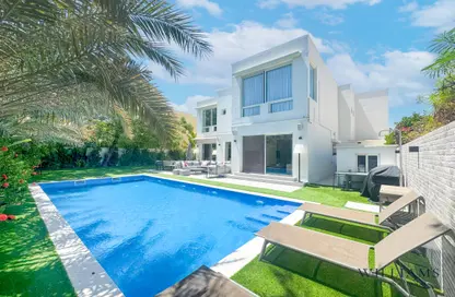 Villa - 5 Bedrooms - 4 Bathrooms for sale in Meadows 2 - Meadows - Dubai
