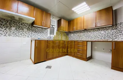 صورة لـ مطبخ شقة - 3 غرف نوم - 3 حمامات للايجار في برج المنهل - شارع المطار - أبوظبي ، صورة رقم 1