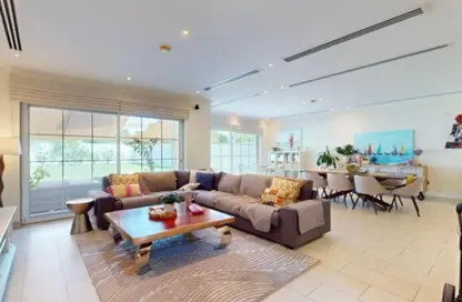 Villa - 4 Bedrooms - 7 Bathrooms for sale in Legacy - Jumeirah Park - Dubai