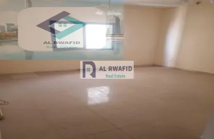 شقة - 2 غرف نوم - 2 حمامات للايجار في طريق كورنيش عجمان - عجمان