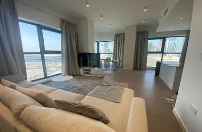 Living Room image for: Apartment - 1 Bedroom - 2 Bathrooms for sale in Pixel - Makers District - Al Reem Island - Abu Dhabi, Image 1