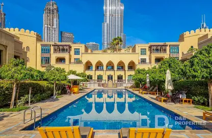 شقة - 2 غرف نوم - 3 حمامات للبيع في ينسون 8 - ينسون - دبي القديمة - وسط مدينة دبي - دبي