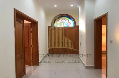 صورة لـ ردهة-ممر فيلا - 5 غرف نوم - 6 حمامات للايجار في الزعاب - أبوظبي ، صورة رقم 1