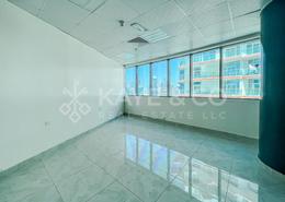 مكتب - 1 حمام للكراء في برج الأعمال - الخليج التجاري - دبي
