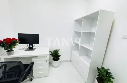 مكتب - استوديو - 1 حمام للايجار في لولو سنتر - منطقة حديقة الكرامة - الكرامة - دبي