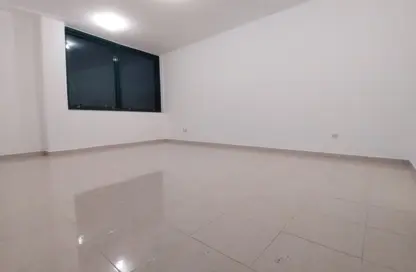 شقة - غرفة نوم - 2 حمامات للايجار في شارع حمدان - أبوظبي