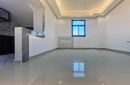 Apartment - 1 Bathroom for rent in Al Mushrif Villas - Al Mushrif - Abu Dhabi