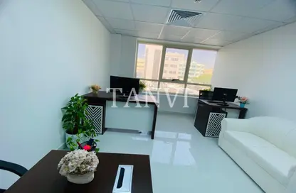 Office Space - Studio - 1 Bathroom for rent in Silver Home Building - Hor Al Anz - Deira - Dubai
