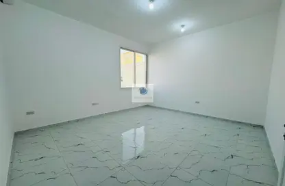 Empty Room image for: Apartment - 1 Bathroom for rent in Al Shawamekh - Abu Dhabi, Image 1