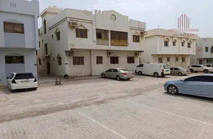 عمارة بالكامل - استوديو - 8 حمامات للبيع في اليرموك - القاسمية - الشارقة