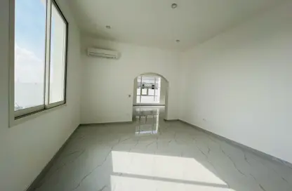 صورة لـ غرفة فارغة فيلا - 6 غرف نوم للايجار في الرحبة - أبوظبي ، صورة رقم 1