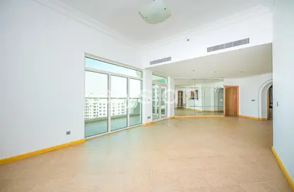 Apartment - 3 Bedrooms - 4 Bathrooms for rent in Al Khushkar - Shoreline Apartments - Palm Jumeirah - Dubai