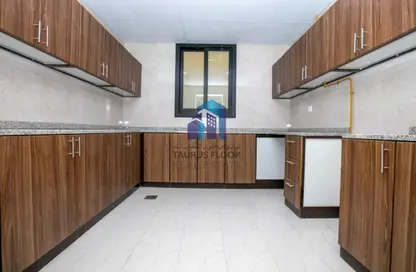 شقة - 2 غرف نوم - 3 حمامات للايجار في مبنى صلاح الدين - الخبيصي - ديرة - دبي