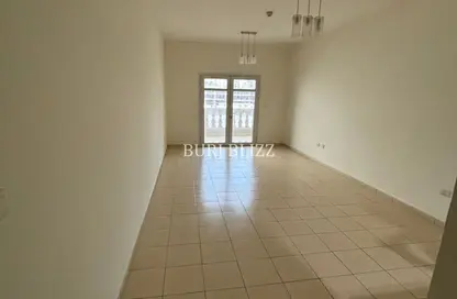 شقة - غرفة نوم - 2 حمامات للايجار في الخريف 2 - سيزون كوميونيتي - قرية الجميرا سركل - دبي