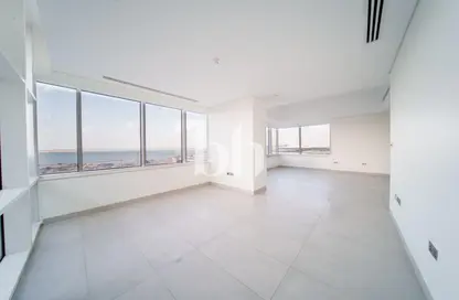 شقة - 3 غرف نوم - 4 حمامات للايجار في مساكن لامار - برج السيف - شاطئ الراحة - أبوظبي