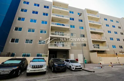 Apartment - 3 Bedrooms - 4 Bathrooms for rent in Tower 25 - Al Reef Downtown - Al Reef - Abu Dhabi