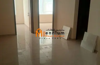 Co-working space - Studio - 1 Bathroom for rent in Al Shahid Tower - Al Qasba - Sharjah