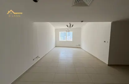 Apartment - 3 Bedrooms - 3 Bathrooms for rent in Al Khan Corniche - Al Khan - Sharjah