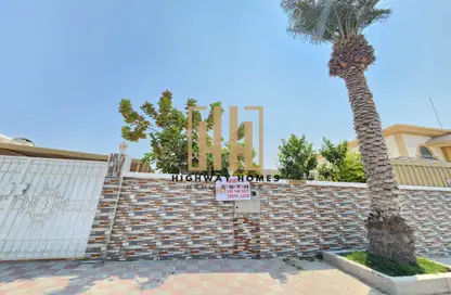 Villa - 5 Bedrooms - 5 Bathrooms for rent in Al Sabkha - Al Riqqa - Sharjah