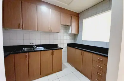 صورة لـ مطبخ شقة - غرفة نوم - 2 حمامات للايجار في مباني الحدائق - الحدائق - دبي ، صورة رقم 1