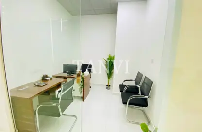مكتب - استوديو - 1 حمام للايجار في ريد اڤينيو - منطقة القرهود - دبي