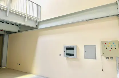 Warehouse - Studio for rent in Umm Ramool - Dubai
