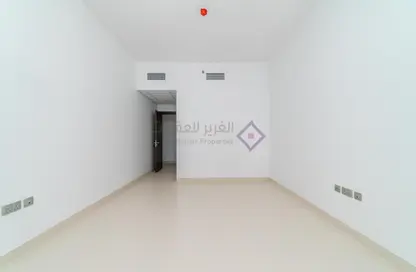 شقة - غرفة نوم - 2 حمامات للايجار في الرفاعة - بر دبي - دبي