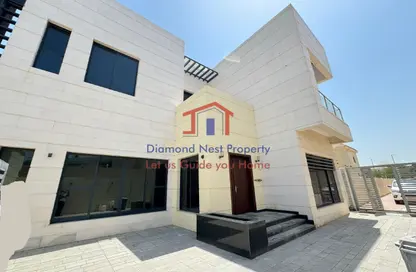Villa - 5 Bedrooms - 7 Bathrooms for rent in Al Qurm Street - Al Qurm - Abu Dhabi