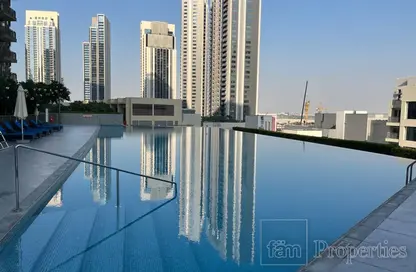صورة لـ حوض سباحة شقة - 2 غرف نوم - 2 حمامات للايجار في B كريك سايد 18 - حدائق الإمارات 1 - ميناء خور دبي (ذا لاجونز) - دبي ، صورة رقم 1