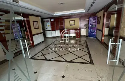 شقة - 2 غرف نوم - 2 حمامات للايجار في بناية أبو شغارة - أبو شغارة - الشارقة