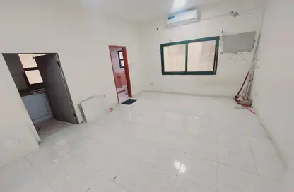 شقة - 1 حمام للايجار في طريق فاير ستاشن - مويلح - الشارقة شقة - 1 حمام للايجار في طريق فاير ستاشن - مويلح - الشارقة