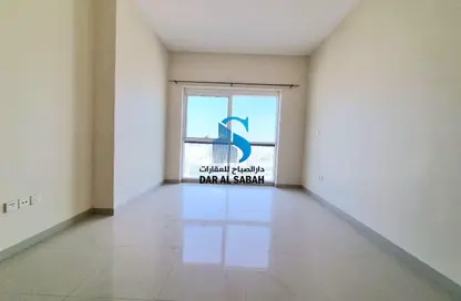 شقة - 3 غرف نوم - 4 حمامات للايجار في برج جولدن ساندز - النهدة - الشارقة