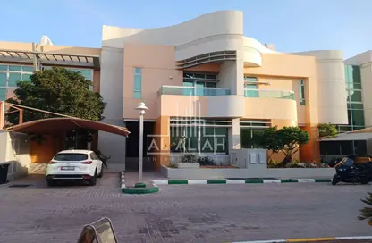 Villa - 5 Bedrooms - 5 Bathrooms for rent in Khalifa Park - Eastern Road - Abu Dhabi