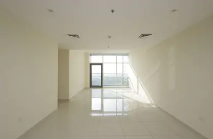 شقة - 2 غرف نوم - 3 حمامات للايجار في برج دوجا - شارع الشيخ زايد - دبي