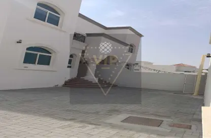 فيلا - 4 غرف نوم - 5 حمامات للايجار في مدينة الرياض - أبوظبي