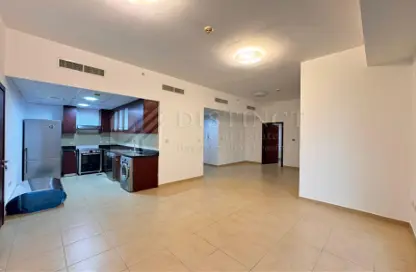 Empty Room image for: Apartment - 1 Bedroom - 2 Bathrooms for rent in Bahar 6 - Bahar - Jumeirah Beach Residence - Dubai, Image 1