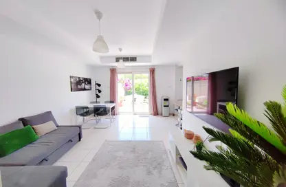 Villa - 2 Bedrooms - 3 Bathrooms for rent in Springs 8 - The Springs - Dubai