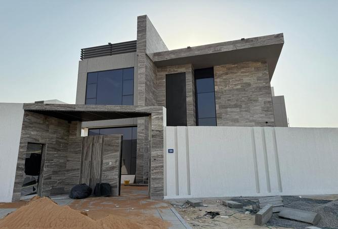 Modern | 5 Master BR Villa | Garden Area