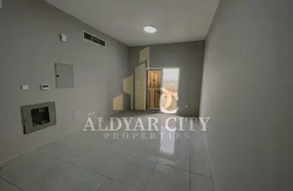 شقة - غرفة نوم - 2 حمامات للايجار في الجرف 3 - الجرف - عجمان وسط المدينة - عجمان