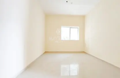 Empty Room image for: Apartment - 1 Bedroom - 1 Bathroom for rent in Al Khan 5 building - Al Khan - Sharjah, Image 1