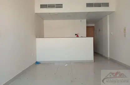 شقة - 1 حمام للايجار في تجارية مويلح - الشارقة