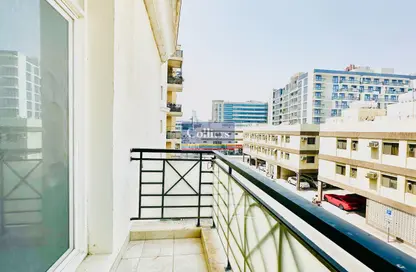 Apartment - 3 Bedrooms - 3 Bathrooms for rent in The Centre Residence - Al Muraqqabat - Deira - Dubai