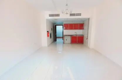 Apartment - 1 Bathroom for rent in Hajar Building - Muwaileh Commercial - Sharjah