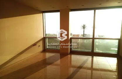 Apartment - 1 Bathroom for rent in Baynuna Tower 1 - Corniche Road - Abu Dhabi