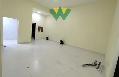 Apartment - 2 Bedrooms - 2 Bathrooms for rent in Baniyas East - Baniyas - Abu Dhabi